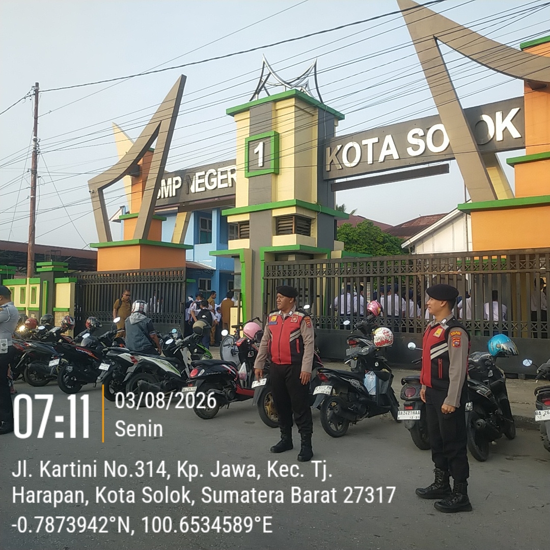 Personel Sat Samapta Polres Solok Kota Laksanakan Pengaturan Pagi di Sejumlah Persimpangan